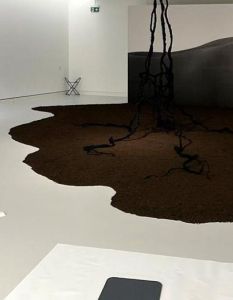 Meditatives Zeichnen trifft britische Stickkunst in Kunsthalle Mainz (Foto: Anne Nilges)