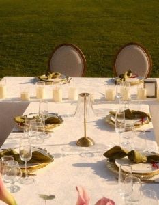 Mikrohochzeiten: Intime Hochzeitsfeiern mit maximal zwanzig Gästen und (Foto: AdobeStock - Kantemir Production - 1773597255)