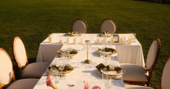 Mikrohochzeiten: Intime Hochzeitsfeiern mit maximal zwanzig Gästen und (Foto: AdobeStock - Kantemir Production - 1773597255)