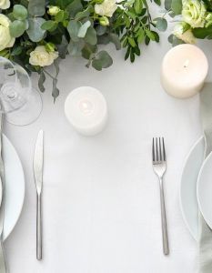 Mocha Mousse erobert 2025 Hochzeitswelt mit minimalistisch nachhaltigem (Foto: AdobeStock - Pixel-Shot - 300198402)