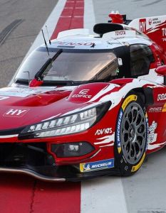Toyota Racing feiert hundertsten WEC-Hybrid-Einsatz mit neuem TR010 (Foto: TOYOTA RACING GmbH)