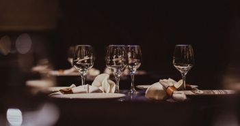Liv-Ex-Studie: Weiss- und Schaumweinvolumen seit 2010 deutlich rapide (Foto: AdobeStock - Filirovska - 284922038)