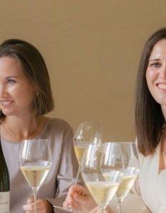 Julia und Karoline Walch eröffnen Weingut Moncalisse in (Foto: Intervinum AG)