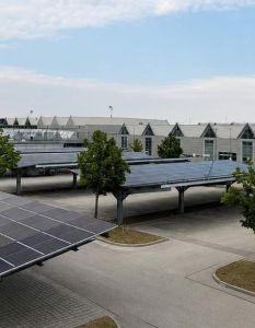 Novelle Energiewirtschaftsgesetz 2026 fördert lokale Solarcarports auf Parkplätzen (Foto: PILLAR GmbH)