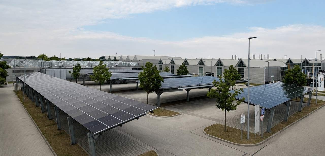 Novelle Energiewirtschaftsgesetz 2026 fördert lokale Solarcarports auf Parkplätzen (Foto: PILLAR GmbH)