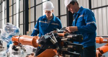 Beschäftigtenzahl im Verarbeitenden Gewerbe sinkt um 177.000 bis (Foto: AdobeStock - chokniti - 2009367260)