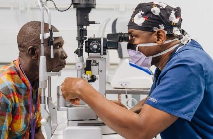 Global Mercy beginnt kostenlose Operationen und Fortbildung in (Foto: Mercy Ships)