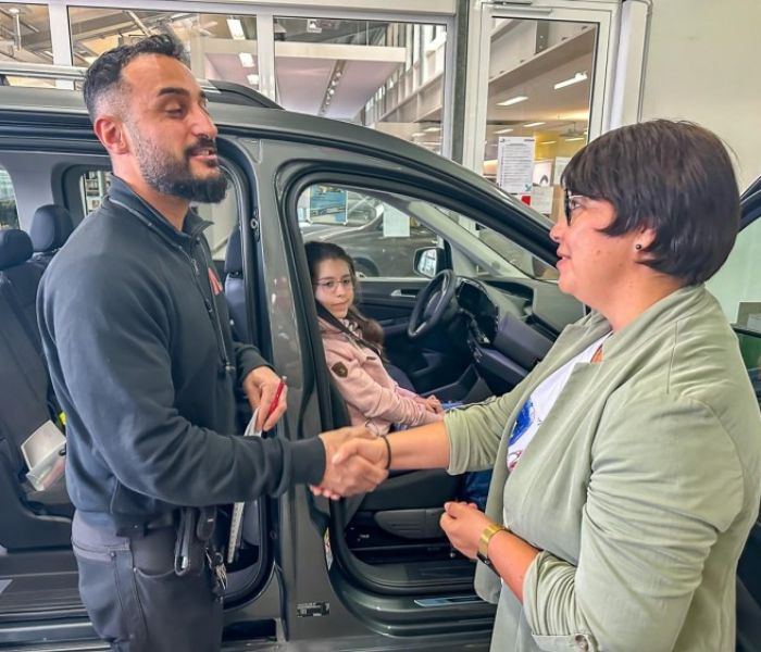 Nach der technischen Einweisung ist der VW Caddy Maxi startklar (Foto: Paravan)