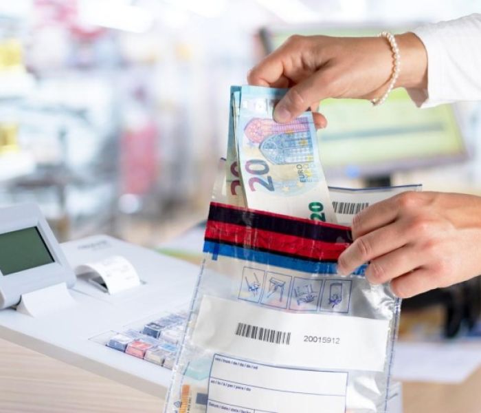 DEBASAFE Geldschein (Foto: (C)Patrick Daxenbichler - stock.adobe.com)