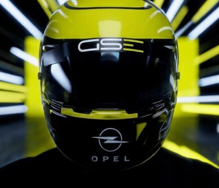 Gemeinsam am Start: Opel GSE Formula E Team verpflichtet Sophia (Foto: Opel Automobile GmbH)